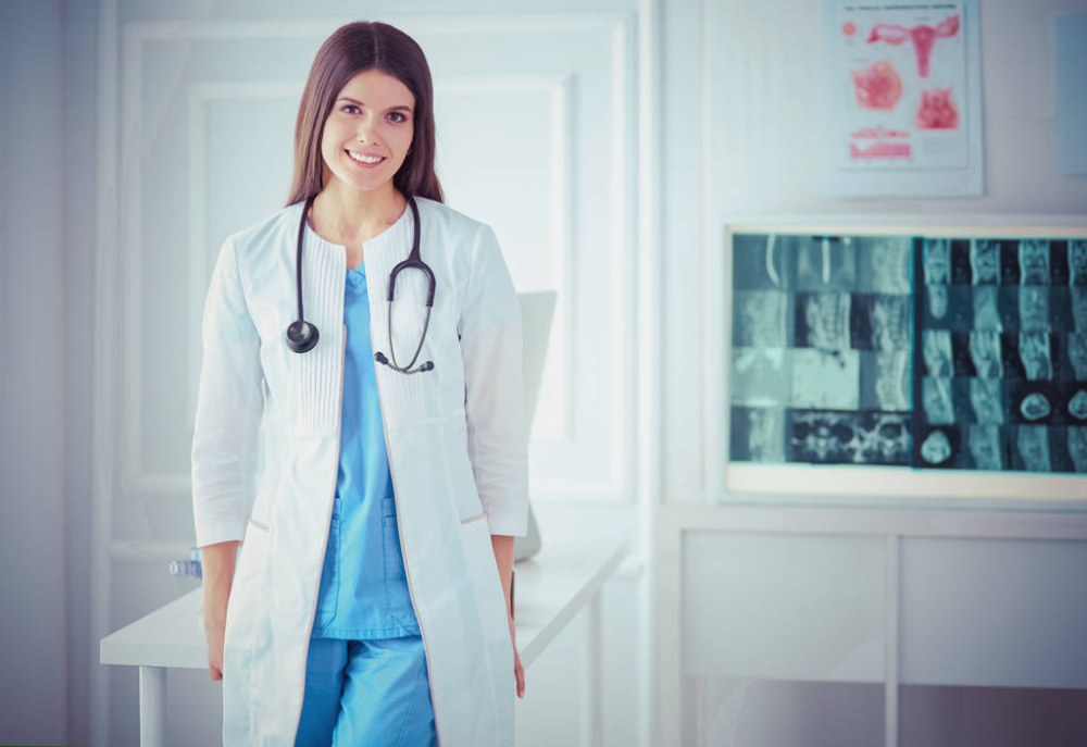Жіночі медичні костюми для різних професій – які бувають та чим відрізняються