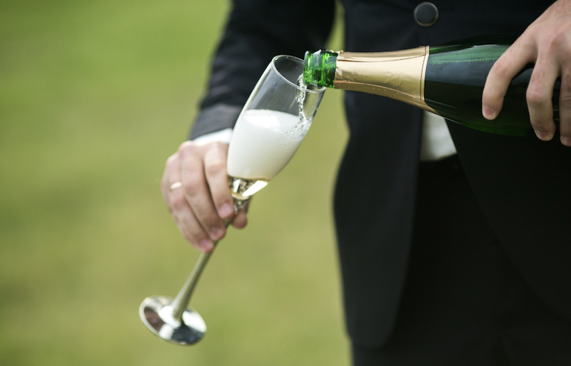 Який термін зберігання шампанського та чи можна пити прострочене ігристе вино